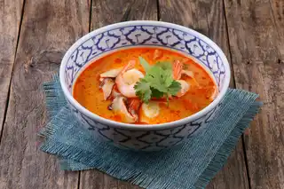 Tom yam con gambas